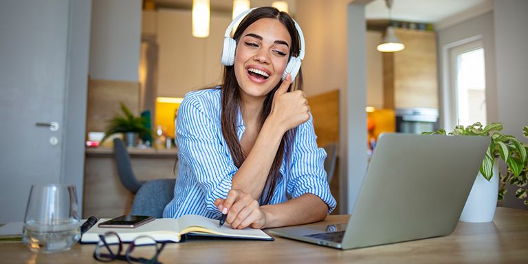Jovem a estudar nas melhores universidades do mundo a custo zero