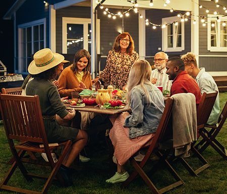 Dicas para organizar um jantar para amigos sem gastar muito