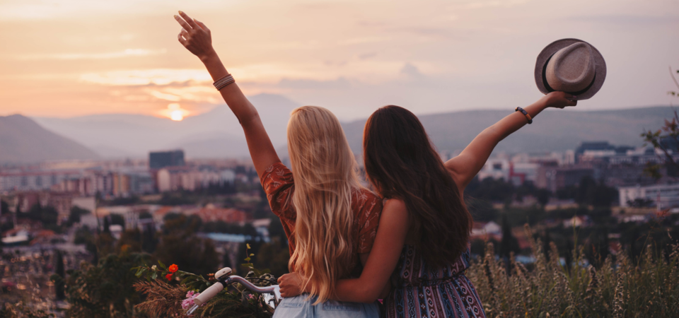 ganhar dinheiro a viajar durante o verão