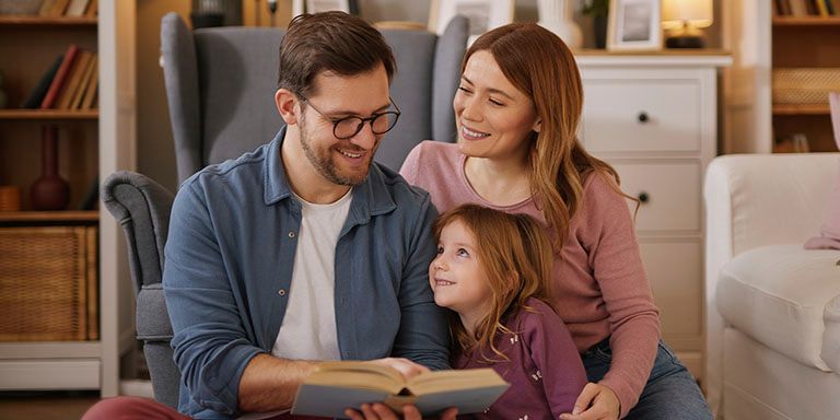 Composição do Agregado Familiar: Mãe, Pai e filha, uma família feliz