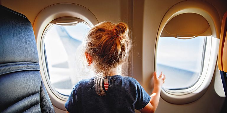 Viajar de avião com crianças