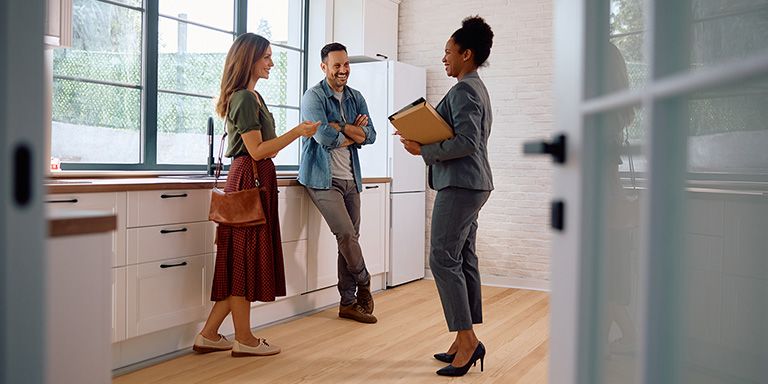 Casal que pediu um empréstimo para comprar casa