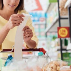 Aprenda a poupar no supermercado e em casa